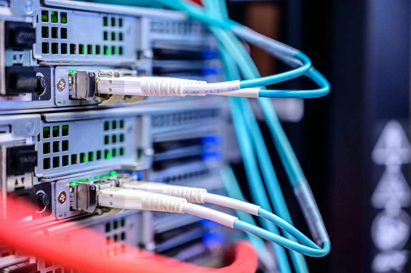 MPO vs LC: diferencias y cuándo usar cada conector